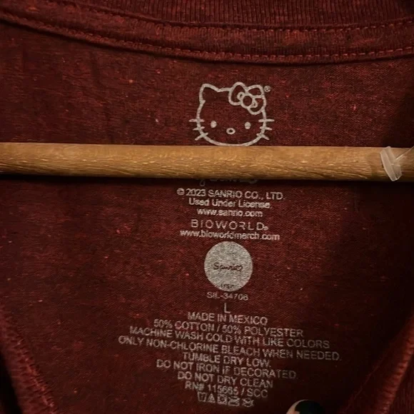 SANRIO Hello Kitty Christmas Shirt Season's Greetings - Picture 3 of 4